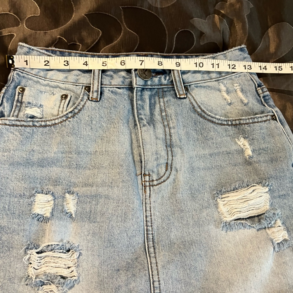 One Teaspoon Light Blue Distressed Denim Mini Skirt Women’s size 26/ Small - Picture 5 of 12